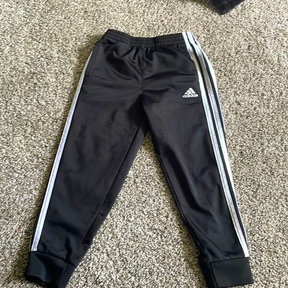 Size 5 Adidas joggers - Picture 1 of 2